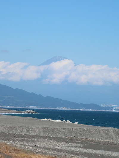 海と伊豆半島と富士山