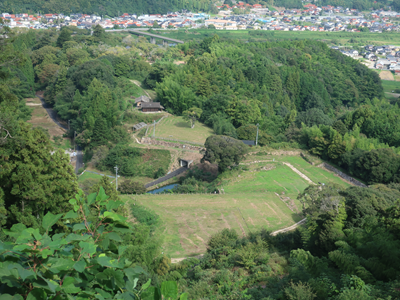 七曲りから下を見る