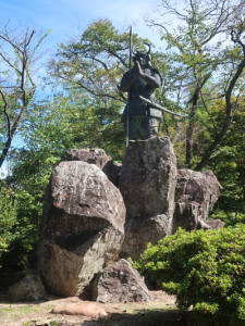 山中鹿之助銅像